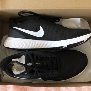 Nike Revolution 5